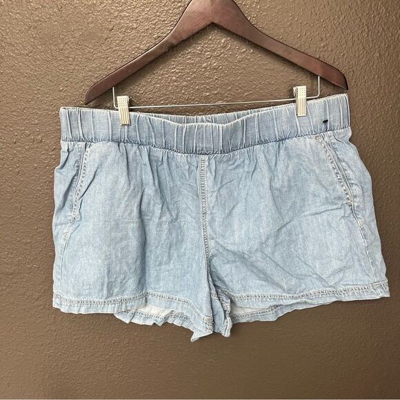 Torrid 3.5 Inch Pull-On Lightweight Denim High-Rise Short - Picture 6 of 16